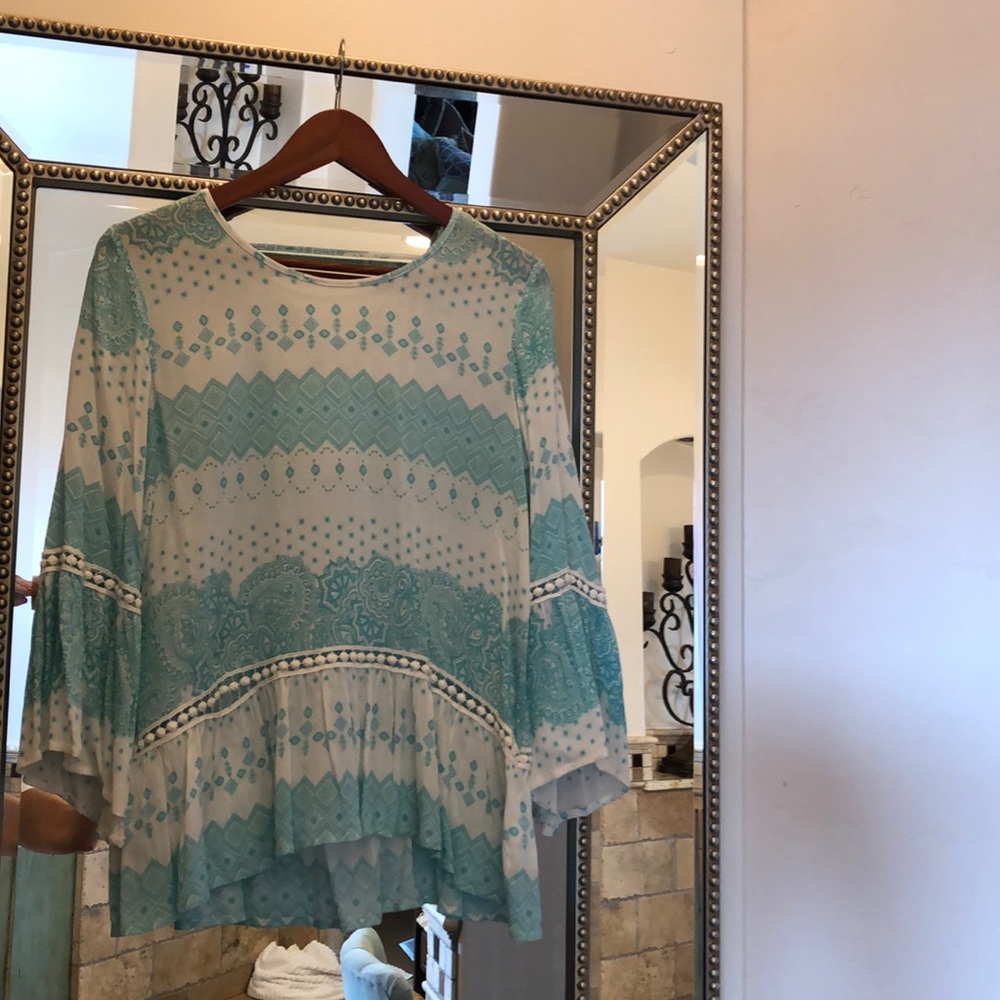 Turquoise flower print boho top!